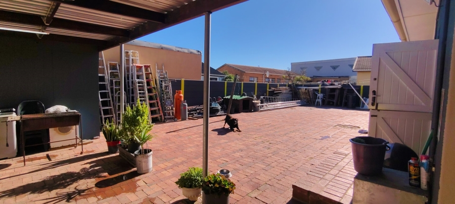 4 Bedroom Property for Sale in Strandfontein Village Western Cape